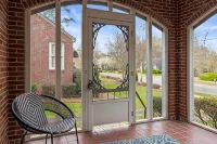 Auburn Game Day Retreat • 2Br Home • Sleeps 4 • Near Downtown Opelika - Kitchens