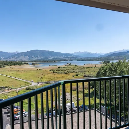 6th Floor Condo with Amazing Lake and Mountain Views!