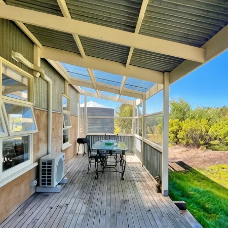 Self contained cabin in quiet coastal bushland setting. Pet friendly! Hotels in Robe