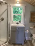 Gorgeous Guest House, Mature Setting, 1 Minute to the Lake. - 4-Star