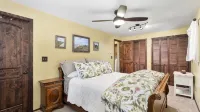 Garden Cottage Getaway on the Pend Oreille River! Pet-Friendly! Water Access!! - Homestays