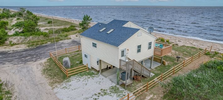 Secluded Beach home with amazing views. Hotels in Kent County