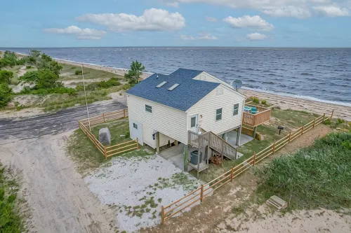 Secluded Beach home with amazing views. - 4-Star