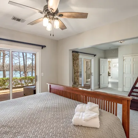 Sunrise Villa - 7000 sf: 5 king/1 queen/7 single beds, heated pool, great views