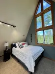Secluded cabin on the water with jetski, hottub & kayak! Pets OK & early checkin - 4-نجوم