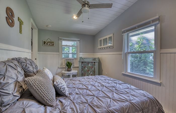 Modern Farmhouse Steps to Beach and Love Lane