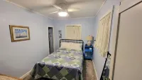 Charming vacation cottage since 1930 with a spectacular view of Lake Erie - Hot Tub