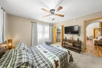 30%Off Mountain Cabin - 2 King Beds, Hot Tub, Game Room, Mini Golf, EV Charger - 4-Star