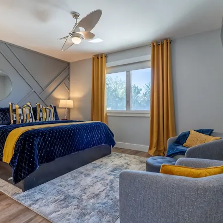 Modern house only minutes away from Fossil Rim Wildlife Center & Dinosaur Park.