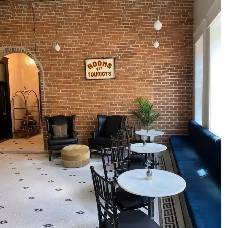 Ulysses Suites, Suite 203