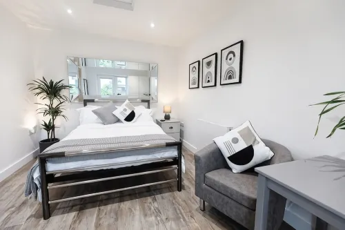 Flat/private garden, coastal walking - Condos
