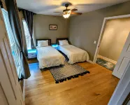 Historic Home w/ Large Kitchen-Comfy Beds-Laundry - 3성급