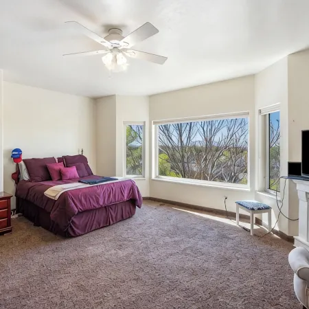 Springville Welcome Home: spacious 5-bedroom house in delightful Springville