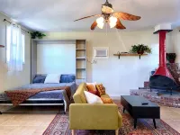 Blue Bungalow of St. Pete Beach! Adjacent to the trail. The perfect location! - Bungalows