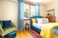Charming Cottage Retreat - with Hot Tub, Sauna & 5 min walk to town! - Boutique