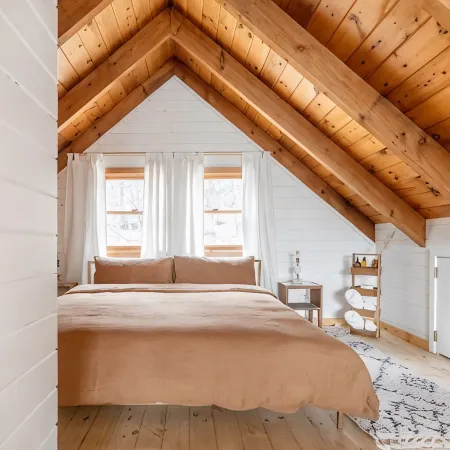Cozy Catskills Chalet