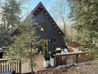 Secluded A-Frame, Fire Place, Hot Tub - Chalets