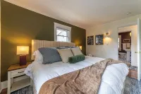 4 Mins to Notre Dame! Game Room, Grill, Fire Pit! Family-Sized Historic Home - 3 ดาว