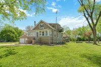 Spacious and family friendly getaway. 8 mins from Chicago Premium Outlet Mall. - 3 stjerner