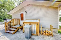 Quiet Leonard Lake Retreat,  Beautiful Waterfront Home - 4-Star
