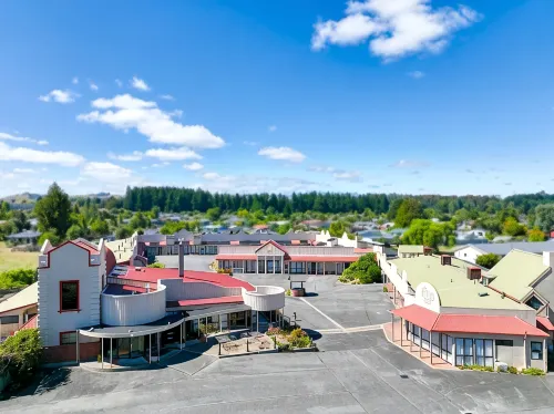 The Village Inn Hotel Te Anau - bar