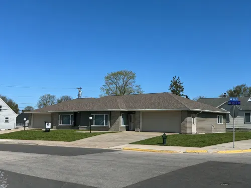 5th Steele Place, LLC - Downtown Algoma Condos: Overnight or Extended Stays - Wi-Fi