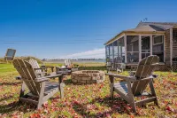 Salt Box by the Sea: Water View - Charming 3-bedroom Cottage in Wells! - 4성급