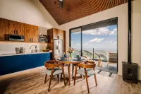 Lakay Monteverde: Heated Pool, Golf Cart Breakfast - Aamiainen