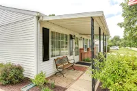 Great neighborhood!  3 bed 2 full bath close to shopping, restaurants, U of I - Bintang 3