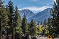 3-bedroom Penthouse in the Village/ walk to the Gondola/ top floor. - 4-Star