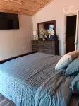 3-Bedroom Cabin on Lake Erie, Second Floor Balcony and Great Views of Lake Erie. - Chalets