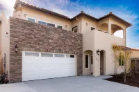 Modern 4Br / 4BA Beach Home • 360 View Rooftop Firepit • All King Beds - Garage - Parvekkeita