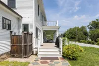 Entire House:14 Guests, 7 BRs, 10 Beds, 5 Full Baths, Outdoor Shower, Beach Gear - 3-Star