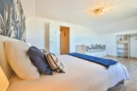 Seafront house. - Villas