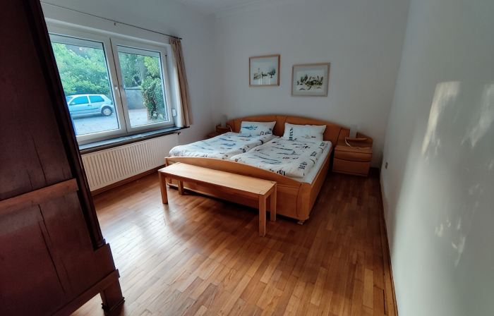 Vacation apartment Jantje in Emden city center with garden directly on the canal