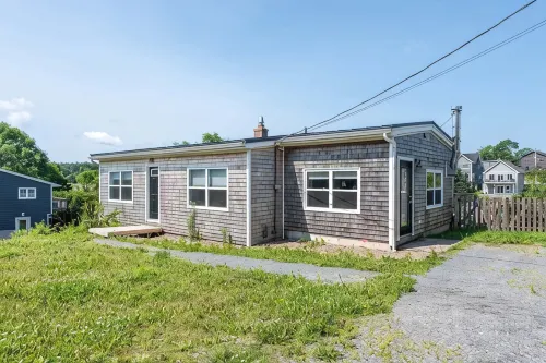 A Beautiful Waterfront 2BDR Home in Protected and Picturesque, Herring Cove NS. - Homestay