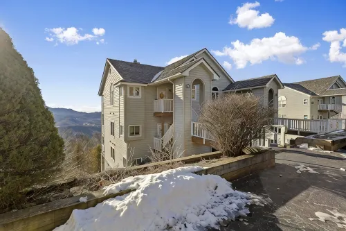Beech Mtn- Amazing View+1 Mile to Ski Beech - Walking distance to Overlook Barn - 4성급