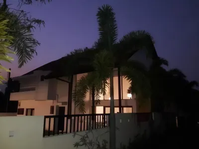 Lush Lakeside Villa Hotels in Battaramulla