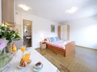 Guest House Rooms Rose Hotels in Radovčići