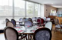 紐卡斯爾碼頭邊萊昂納多酒店 - 早餐