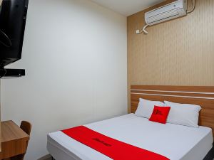 RedDoorz Near Living Plaza Purwokerto