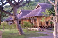 Kokomo Resort Gili Gede Hotel dekat Desert Point