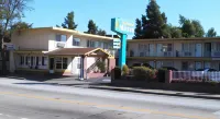 Highlander Motel