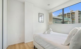 Central Two-Bedroom Apartment Close to Spark Arena