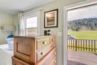 Cozy NorCal Cottage 2 Mi to Redwoods and Beaches! Hotel di Orick