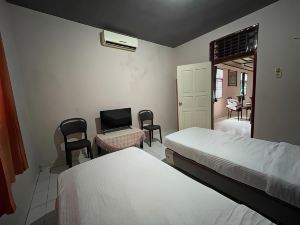 OYO 93292 Raudhatul Husna Homestay Syariah