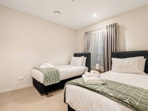 Spacious Mount Eden Apartment