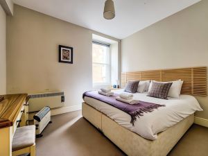 Altido Amazing Location! - Lovely Rose St Apt in New Town