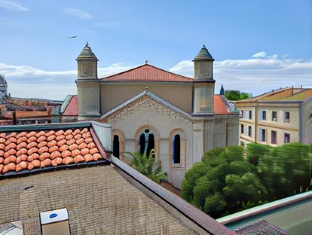 Eklo Hotels Montpellier City Center Saint-Roch Train Station Отели рядом с достопримечательностью «Университет Поль-Валери Монпелье 3»