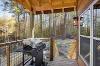 Hillside Hideaway 3 Bedroom Cabin by RedAwning Hotels in Sevier County